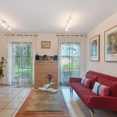 坚果树下公寓 * Adelhausen